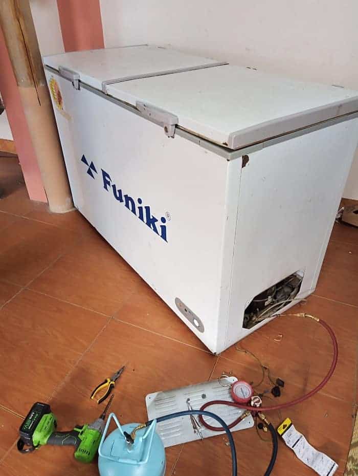 Thợ thay thế linh kiện, nạp gas tủ đông Linh kiện thay thế tủ đông